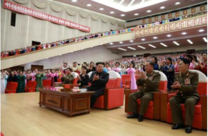朝鮮最高領導人金正恩出席軍人家屬大會，偕夫人李雪主觀看了軍人家屬藝術小組綜合演出。