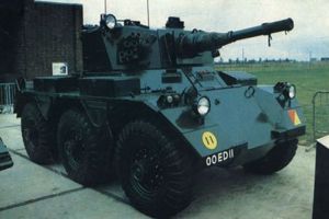 FV601輪式裝甲車