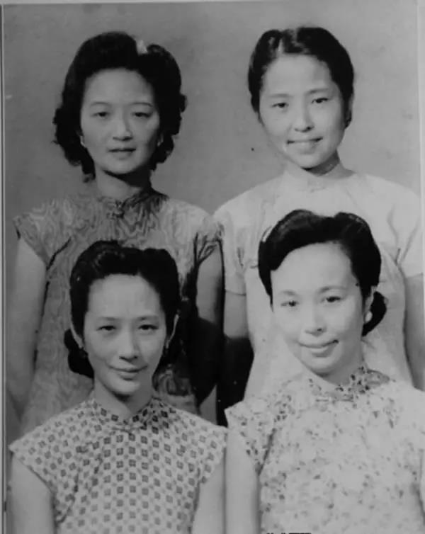 (1946年，張家四姐妹，後右為張兆和)