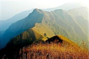 雲秋山