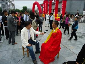 釋延皎在中華武林大會上接受記者採訪