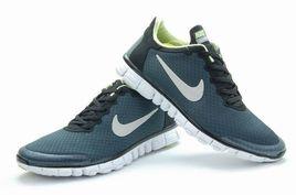 NIKE FREE赤足系列跑鞋