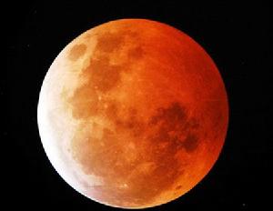 月全食時出現的紅月亮