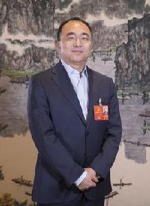 閻志[卓爾控股有限公司董事長]