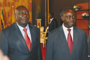 中非總統博齊澤（右）和反政府武裝聯盟“塞雷卡”領導人多托賈