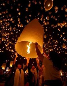 泰國人釋放水燈歡度水燈節