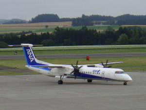 Dash 8 Q400 全日空塗裝