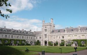 愛爾蘭國立梅努斯大學