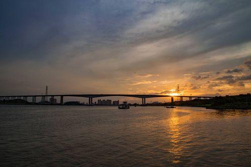 珠江南幹流上的海心崗大橋