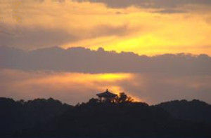 四面雲山