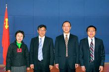 左：黨委副書記龔俊傑，主任李紹華
