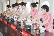 天晟茶藝培訓中心學員正在進行茶藝表演