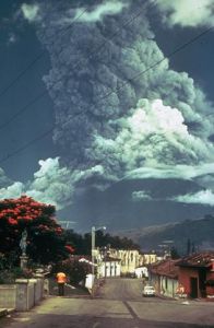 富埃戈火山1974年爆發