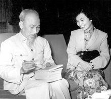 1959年張茜訪問越南，請胡志明同志簽名