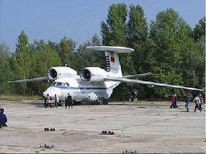 短距起降的安—74艦載預警機