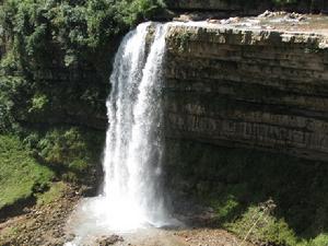 （圖）飈水岩瀑布 