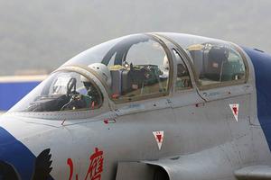 （圖）中國山鷹FTC2000戰鬥教練機座艙特寫