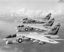 1972年VA-215中隊的三架A-7B編隊飛行