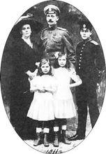 保羅大公與他的第二個家庭：弗拉基米爾王子和兩個女兒