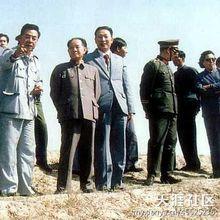 1986年5月18日,韓正卿陪同胡耀邦視察定西