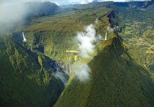 留尼旺島的山峰，冰斗和峭壁