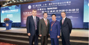 第三屆中國（上海）國際技術進出口交易會（“上交會”）在上海世博展覽館開幕，精彩紛呈的“捷克主題日”同時拉開帷幕。捷克是本屆上交會主賓國，中國華信能源有限公司、J&T金融集團為上交會全程合作夥伴。