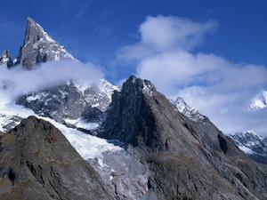 普莫里峰