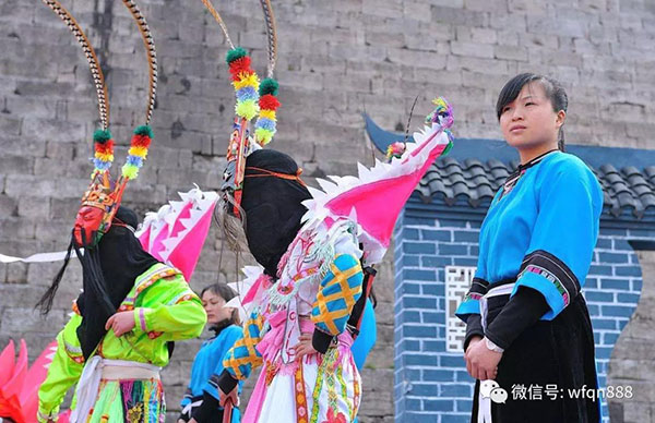 中國深山有一奇特民族，恪守使命300多年，至今還穿著明朝漢人服飾