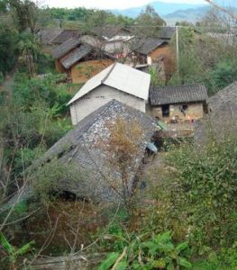 岩岸山村