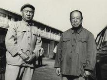 1985年田恩民和他的老戰友靳存智在一起。