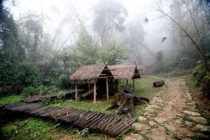 翁丁佤族原始群居村