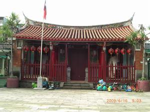 清代台灣的學校教育，有府縣儒學、義學、社學、書院及書房等。
