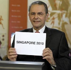 國際奧委會主席羅格宣布新加坡獲得2010年第一屆青少年夏季奧林匹克運動會舉辦權