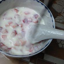 草莓顆粒優酪乳