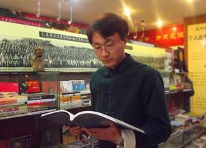 馮志亮先生在家史家譜傳記書店