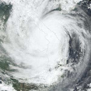 颱風象神二次登入，可見其外圍雲系影響海南島