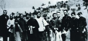 1925年4月，宋慶齡等人在紫金山考察墓址