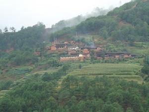 鍋洞山下村