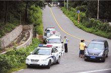 警方將事發地周圍的道路封閉