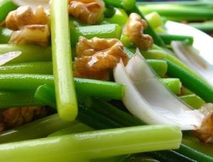 百合核桃肉炒蒜苗 百合核桃肉炒蒜苗