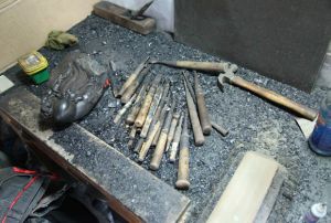 吳鵬大師平時雕刻所用的雕刻工具