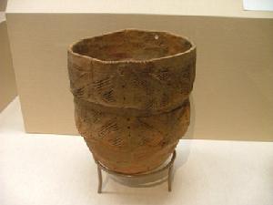 早期的陶器-尖底深缽行陶器（東京都多摩市多摩衛星城遺址出土）