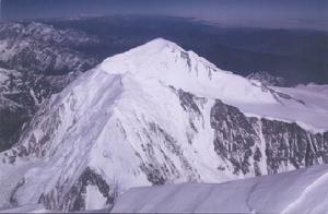 貢嘎攀登途中看中山峰