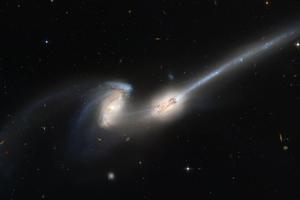 老鼠星系NGC4676