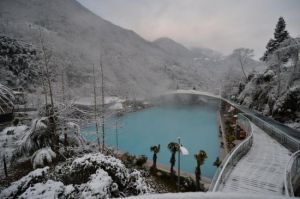 貢嘎神湯溫泉