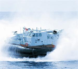 中國海軍新型氣墊登入艇