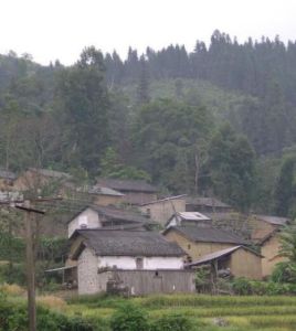 阿牛迷上寨村