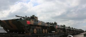 2013年7月25日，中方參演部隊部分武器裝備裝載完畢，整裝待發