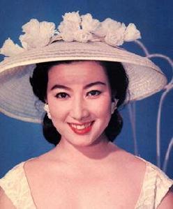 山本富士子