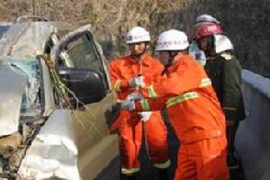 鐵朝高速公路交通事故